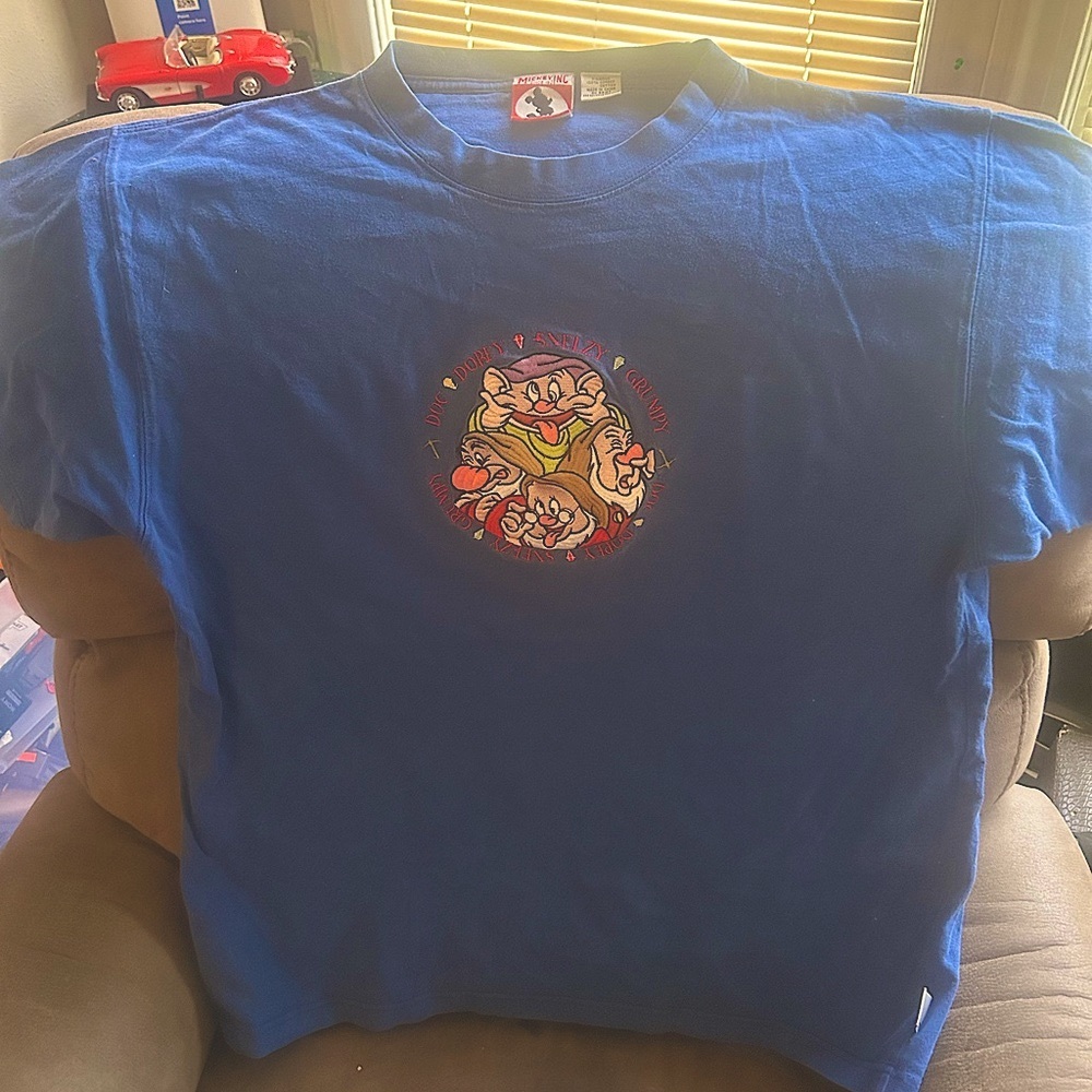 VINTAGE Disney Dwarves (Doc, Dopey, Sneezy & Grumpy) Disney World T-Shirt